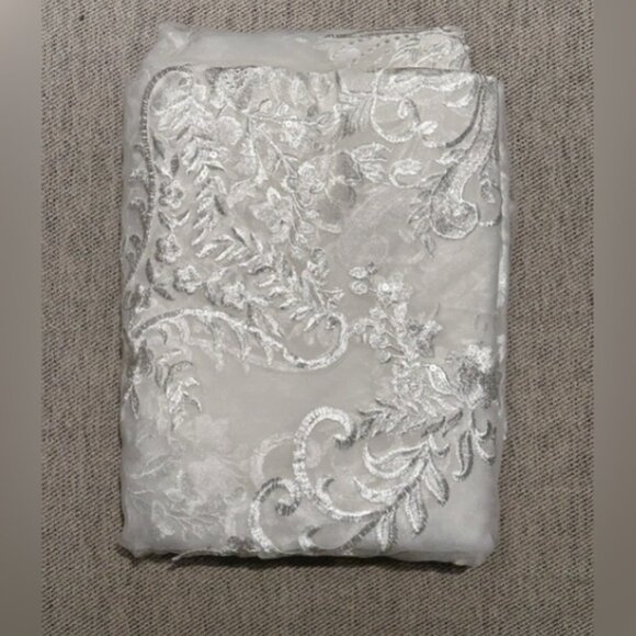 Mantilla Wedding Veil Royal Length main image 4